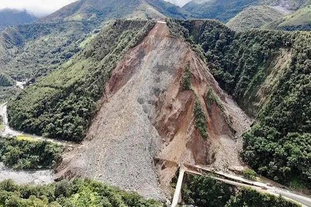 Mientras se determina cuándo se restablece el tránsito, las autoridades recomiendan a los conductores utilizar las rutas alternas de Cusiana y Sisga. 