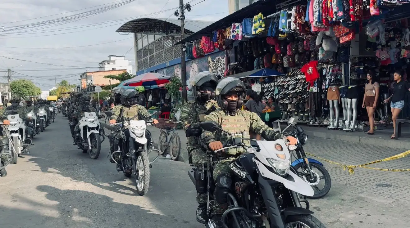 Recorren el casco urbano, para garantizar la paz y seguridad del departamento