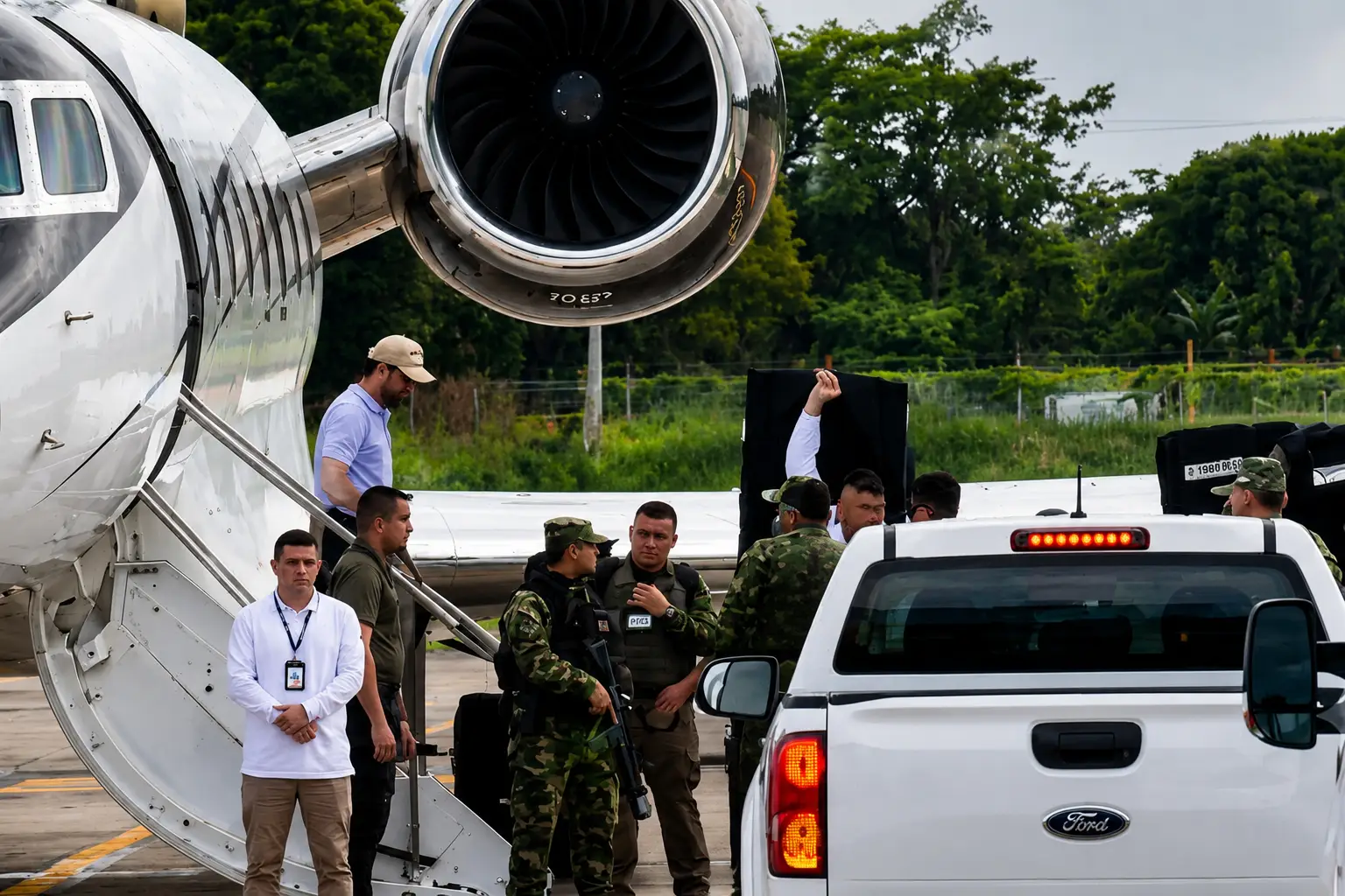 Por pocos minutos, mientras cambiaba de aeronave.