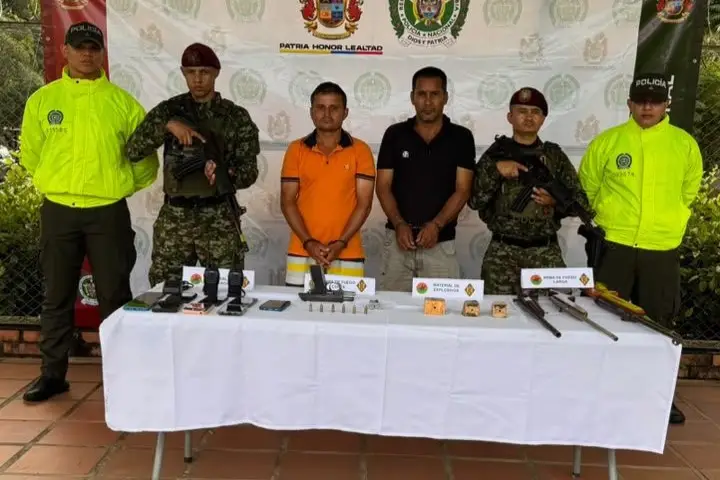 Capturan a dos presuntos integrantes del ELN en zona rural de Fortul, Arauca.