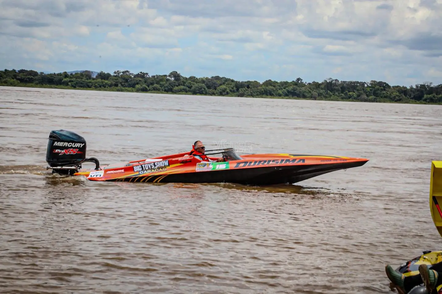 La travesía náutica inició en Puerto Ayacucho y continuará por diferentes poblaciones ribereñas hasta Ciudad Guayana.