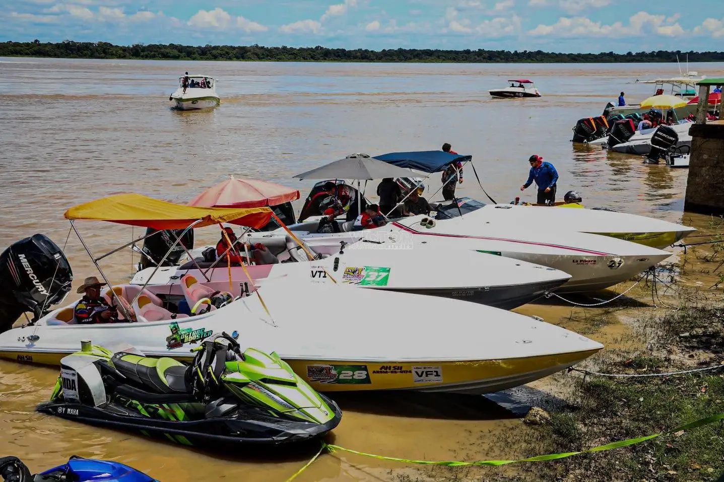 El río Orinoco se convirtió en escenario de una gran fiesta náutica con la llegada de las tripulaciones a Puerto Carreño.