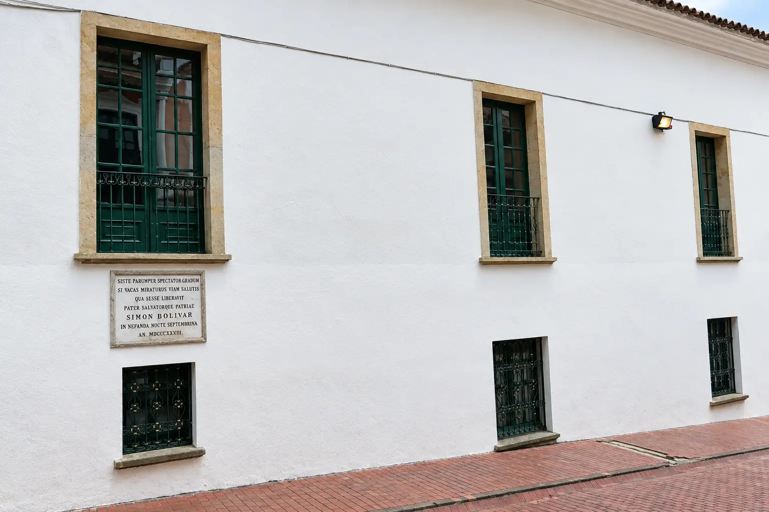 Por donde Manuela Sáenz envió a Simón Bolívar, para que escapara de sus conspiradores.