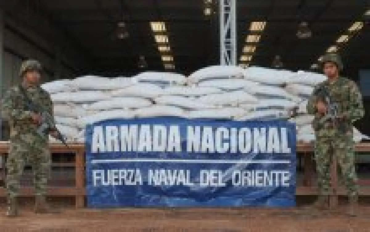 Cuarenta toneladas de insumos sólidos para la producción de cocaina incautó la Armana Nacional en Puerto Carreño, Vichada.