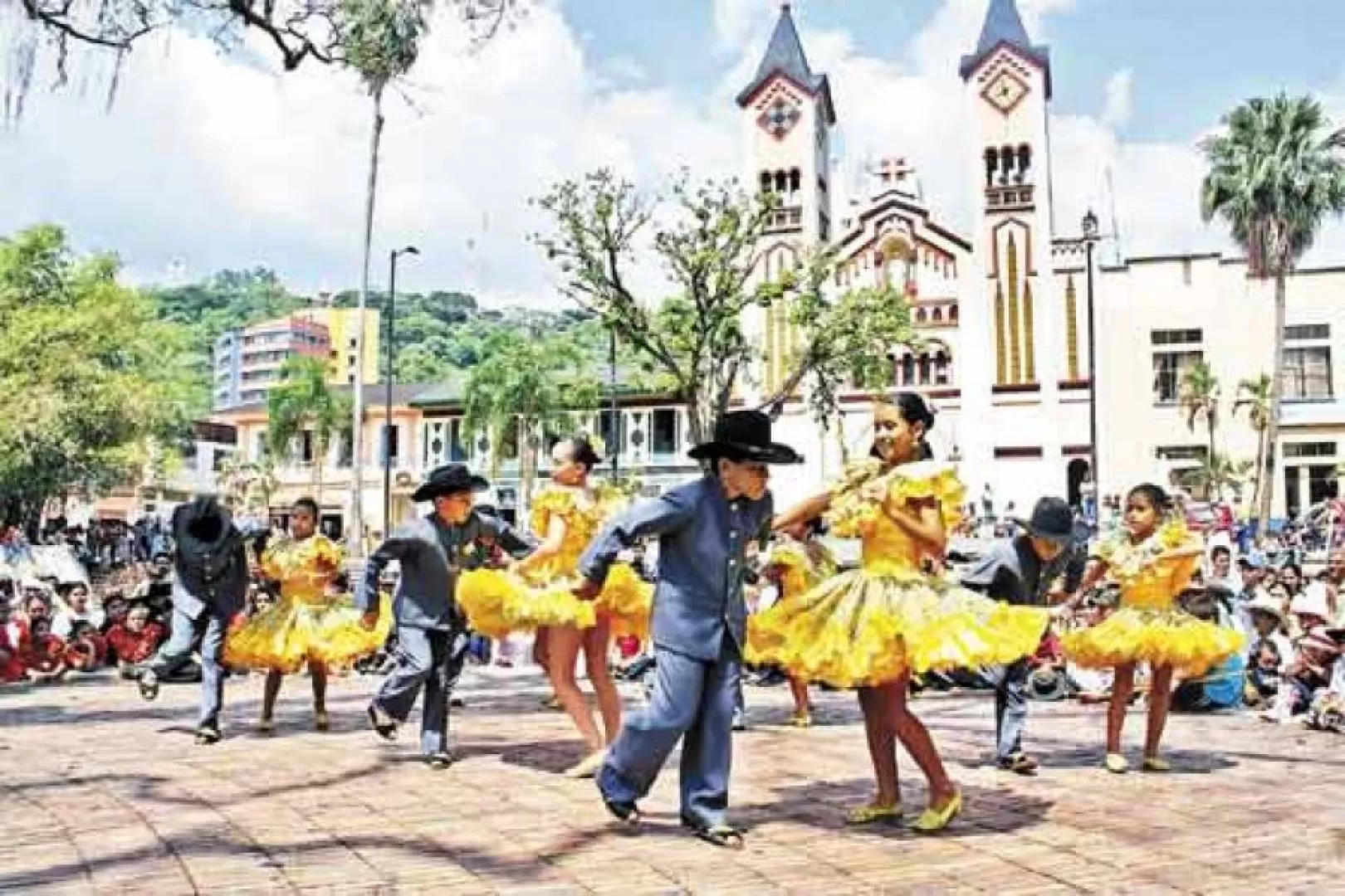 Adelantan estudio de los perfiles de los jurados que requiere el Cuadragésimo Sexto Torneo Internacional del Joropo, que realizará en Villavicencio del 24 al 29 de junio del 2014