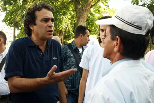 <p>Sergio Fajardo en el parque Sim&oacute;n Bol&iacute;var de Arauca.</p>