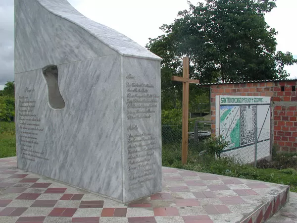 <p>Monumento a las 18 victimas de Santodomingo.</p>