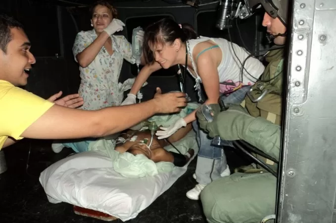 <p>La aviaci&oacute;n del Ej&eacute;rcito Nacional realiz&oacute; el traslado del estudiante, al Hospital San Vicente de Arauca. Foto: D&eacute;cima Octava Brigada.</p>