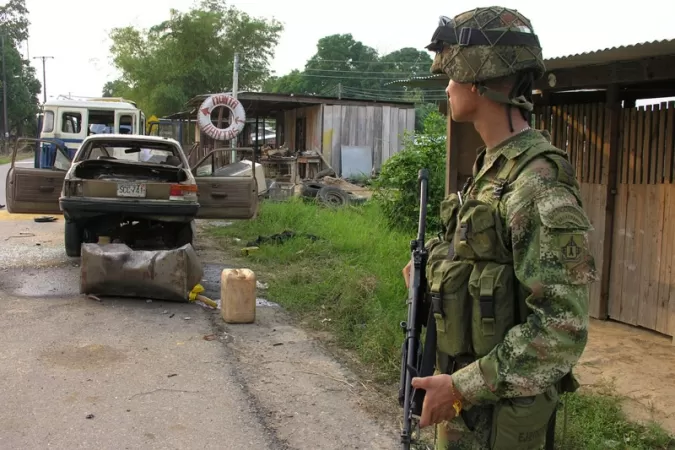 A 100 metros de un puesto de salud en Panamá de Arauca fueron encontrados 2 vehículos cargados con explosivos alfo e indugel, que el Ejército y la Policía desactivaron.