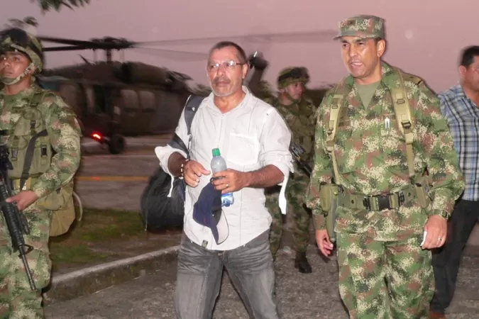 <p>Rosendo Carre&ntilde;o Pati&ntilde;o, fue trasladado por el Ej&eacute;rcito a la capital del departamento de Arauca, donde fue recibido por el brigadier general Rafael Alberto Neira Wiesner, comandante de la D&eacute;cima Octava Brigada.</p>