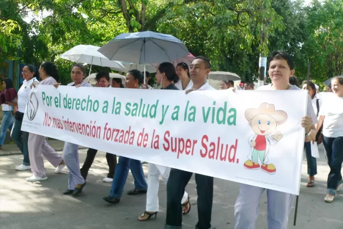 La comunidad araucana protesto para que el Gobierno Nacional pague las deudas que tiene con el Hospital San Vicente y los demás hospitales del departamento de Arauca.