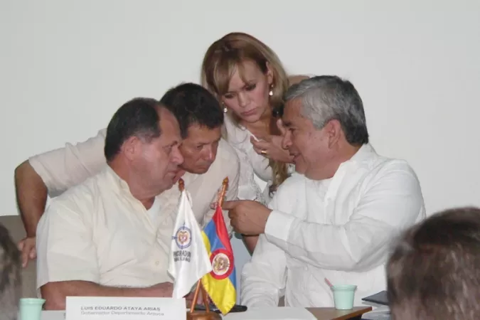 Luis Ataya,  gobernador de Arauca,  Evelio Benítez, interventor de la Unidad de Salud y sus asesores jurídicos en la reunión en la que se llegaron a acuerdos para pagar las deudas de que tiene el Estado con los entes hospitalarios del departamento.
