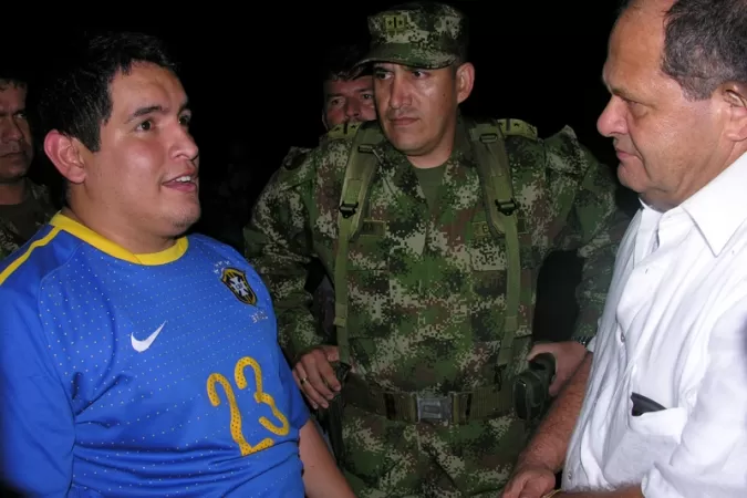 <p>Las personas liberadas fueron llevadas en helic&oacute;ptero hasta la ciudad de Arauca donde los esperaban sus familiares y las autoridades locales.</p>