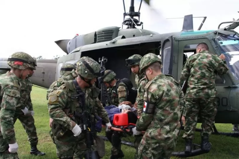 Diez militares muertos y tres heridos en combates con las Farc en la vereda Caño Verde de Tame. Los soldados heridos fueron llevados al hospital San Vicente de Arauca. Foto: Francisco Díaz.