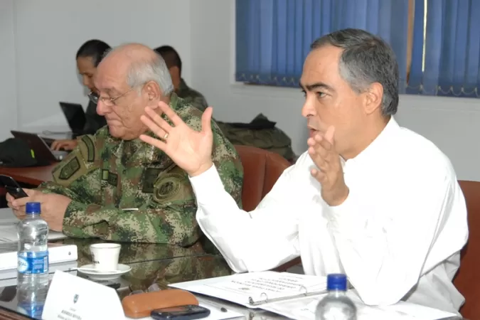 <p>Ministro de defensa Rodrigo Rivera en la D&eacute;cima Octava Brigada del Ej&eacute;rcito en Arauca. Foto: Hernando Parra - Mindefensa.</p>