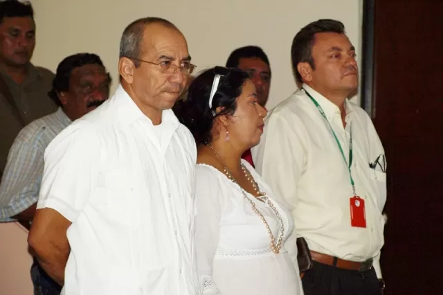 El contralor departamental, Sebastian Vera (der), secretaria de hacienda departamental Doris Zuleima Acua (Centro) y Carlos Ciro Goyeneche funcionario de Hacienda.