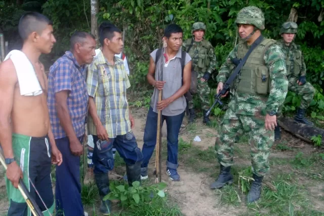 Indígenas de la comunidad Caño Mico, del resguardo Indígena Caño Claro del municipio de Tame, denunciaron el reclutamiento de sus nativos y la muerte de uno de sus integrantes por parte del Eln. Foto: Brigada 18.