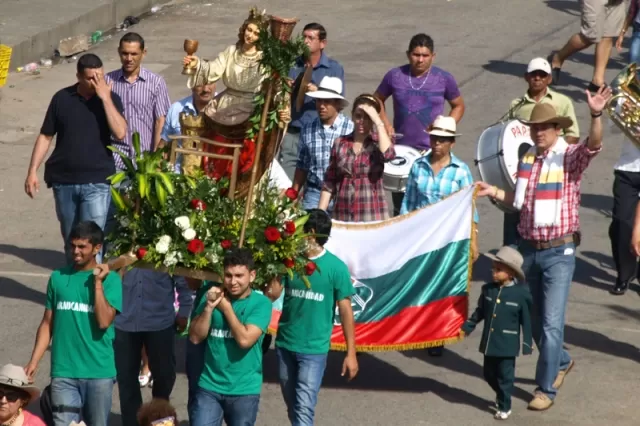 Con una marcha por las principales calles de la ciudad de Arauca, se inicio la celebración del día de la Araucanidad.    