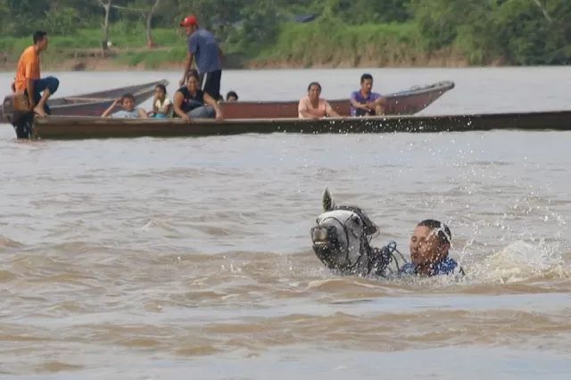 La prueba de cruzar el río Arauca, en el sector del paso de las canoas se convirtió en una odisea para jinete y caballo, solo dos de los participantes lograron pasar a orilla colombiana.