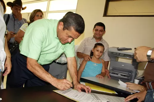 <p><em>Inscripción de Albeiro Vanegas Osorio a la Gobernación de Arauca.</em></p>