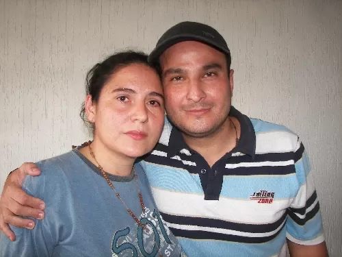 <p>Lina María Mogollón Vargas y Sergio Antonio Cobos Gómez, momentos despues de su liberación. Foto: La Voz del Cinaruco.</p>