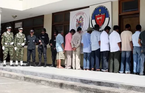 <p>Los 16 presuntos&nbsp;integrantes de las FARC capturados&nbsp; en Arauca</p>