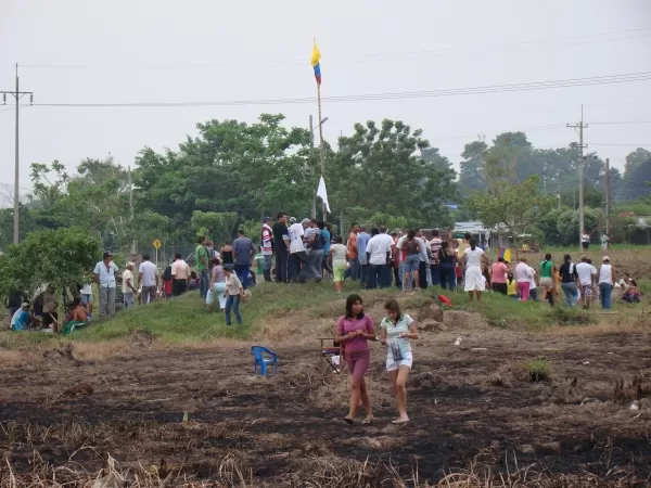 <p>De manera pacifica abandonaron las 143 familias el predio invadido.</p>
