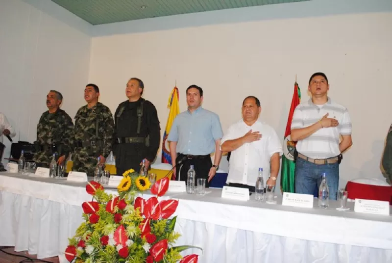 Con un despliegue de inteligencia y presencia institucional se garantizará el normal desarrollo de las elecciones locales del próximo 30 de octubre, afirmó el ministro de defensa Juan Carlos Pinzón, en su visita a Arauca.
