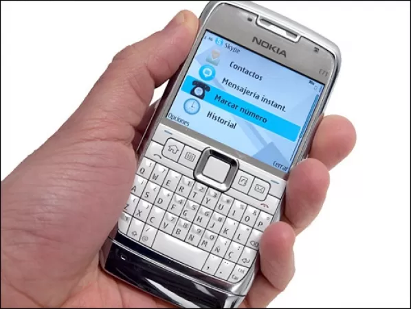 <p>El E71 es uno de los smartphones de Nokia compatibles con Skype.</p>