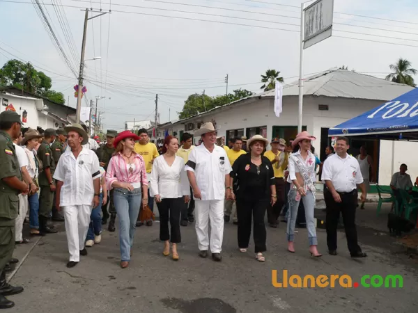 La asociación avenidad ciudad de Arauca encabezo la cabalgata que dio apertura a las fiestas patronales de Arauca.
