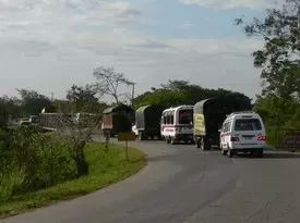 Para normalizar el tránsito por las carreteras del departamento, desde Arauca rumbo a Saravena salió caravana compuesta por camiones y busetas escoltados por el Ejército, Policía y Das.