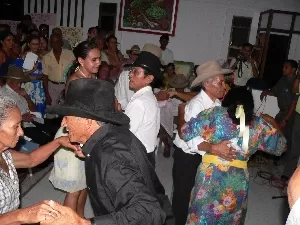En el auditorio de la Cámara de Comercio de Arauca se revivieron las Costumbres llaneras, participaron llaneros de todo los tiempos.