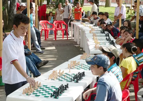 Más de un centenar de estudiantes participaron en el primer Ajedrez al parque en Arauca.
