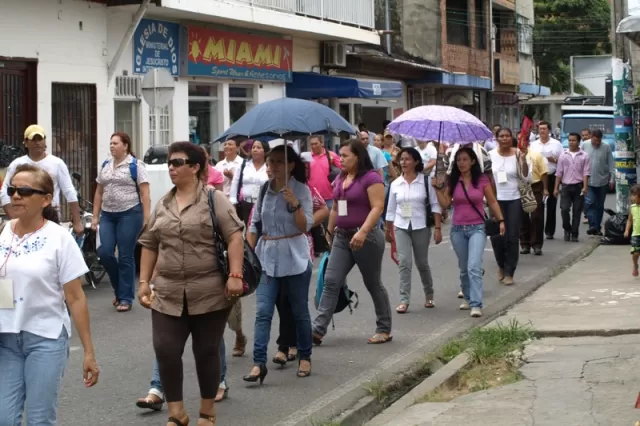 Educadores marcharon en Arauca pidiendo reivindicaciones a sus derechos.
