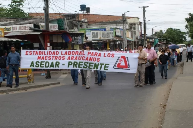 Educadores marcharon en Arauca pidiendo reivindicaciones a sus derechos.