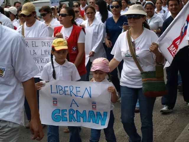 Hasta los niños marcharon pidiendo la liberación de Germán Gómez, funcionario de la Unidad de Salud.