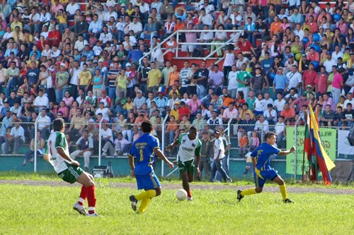 <p><em>Los jugadores de Real Fortul jugaron al empate en Arauca.</em></p>