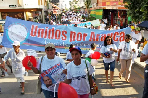 Seguidores del gobernador Freddy Forero marcharon para rechazar la eminente destitución del funcionario.