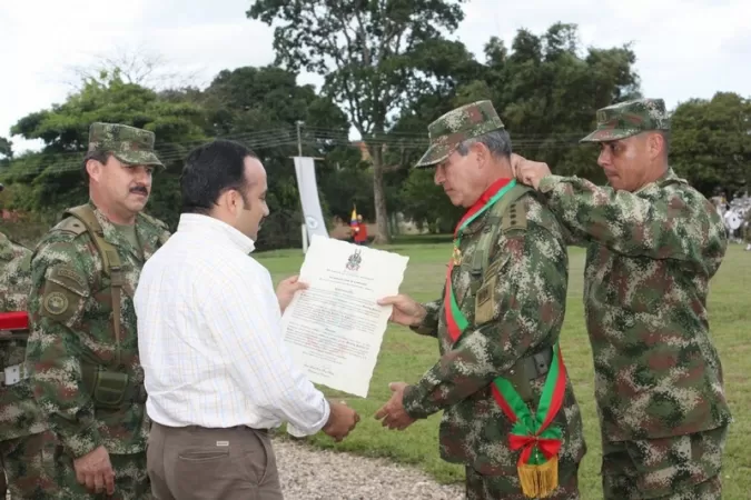 <p>Acto de imposición de la medalla al mérito Ramón Nonato Pérez al general Freddy Padilla De León.</p>