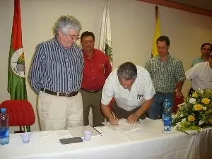 Firma del conveni. 
