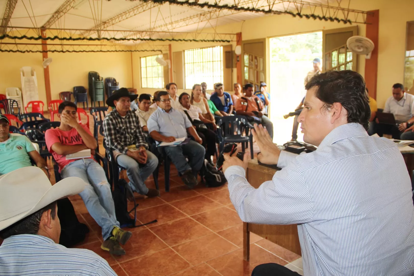 La Administración Municipal de Aguazul escuchó a los habitantes de las veredas del sector de Sevilla, Alto Lindo, Isla Turbayista, Turua , Puente Cusiana sobre la problemática del abastecimiento de agua, gasificación y vías.