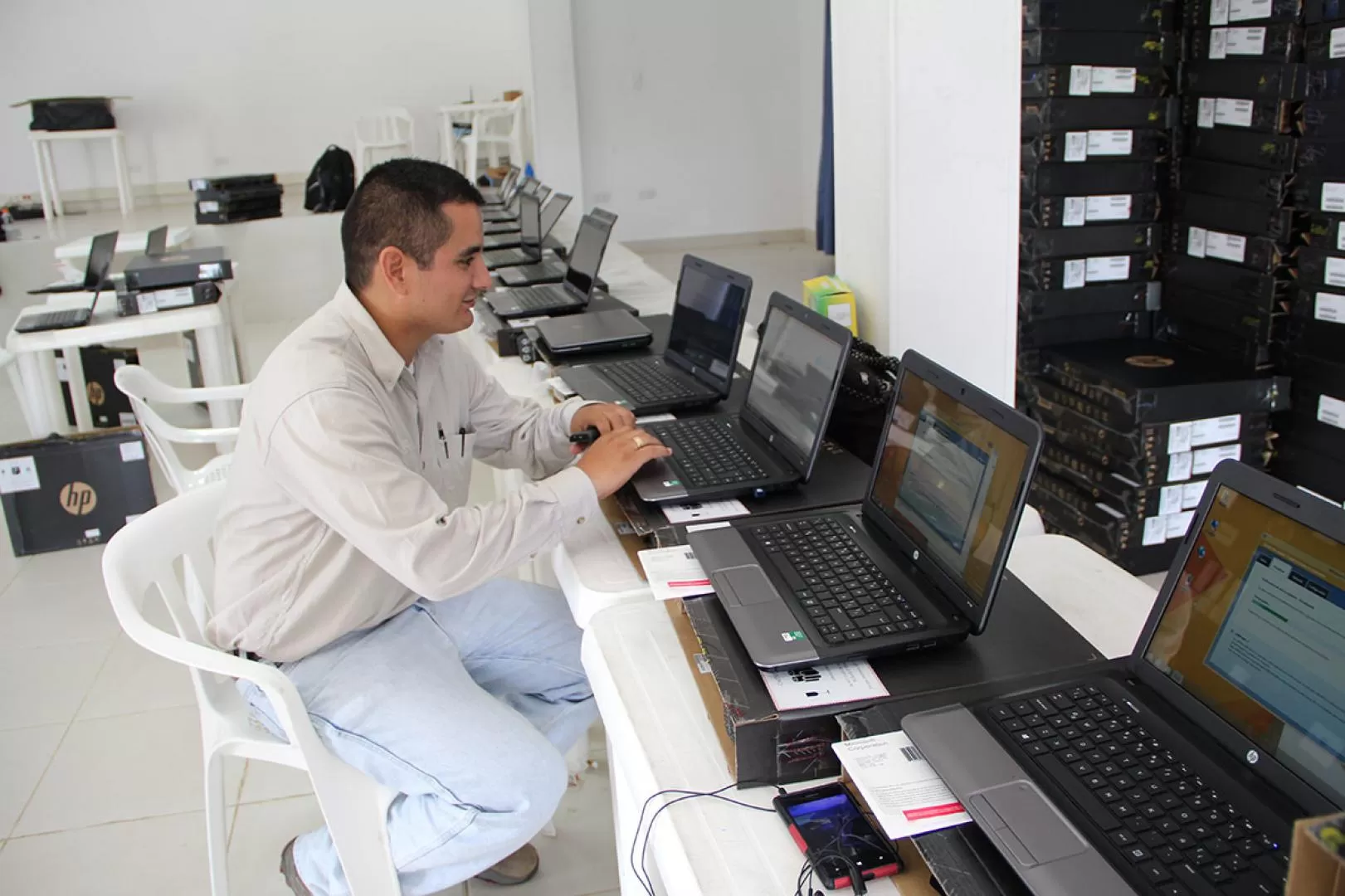 Listo primer lote de computadores para colegios de Aguazul, Casanare.