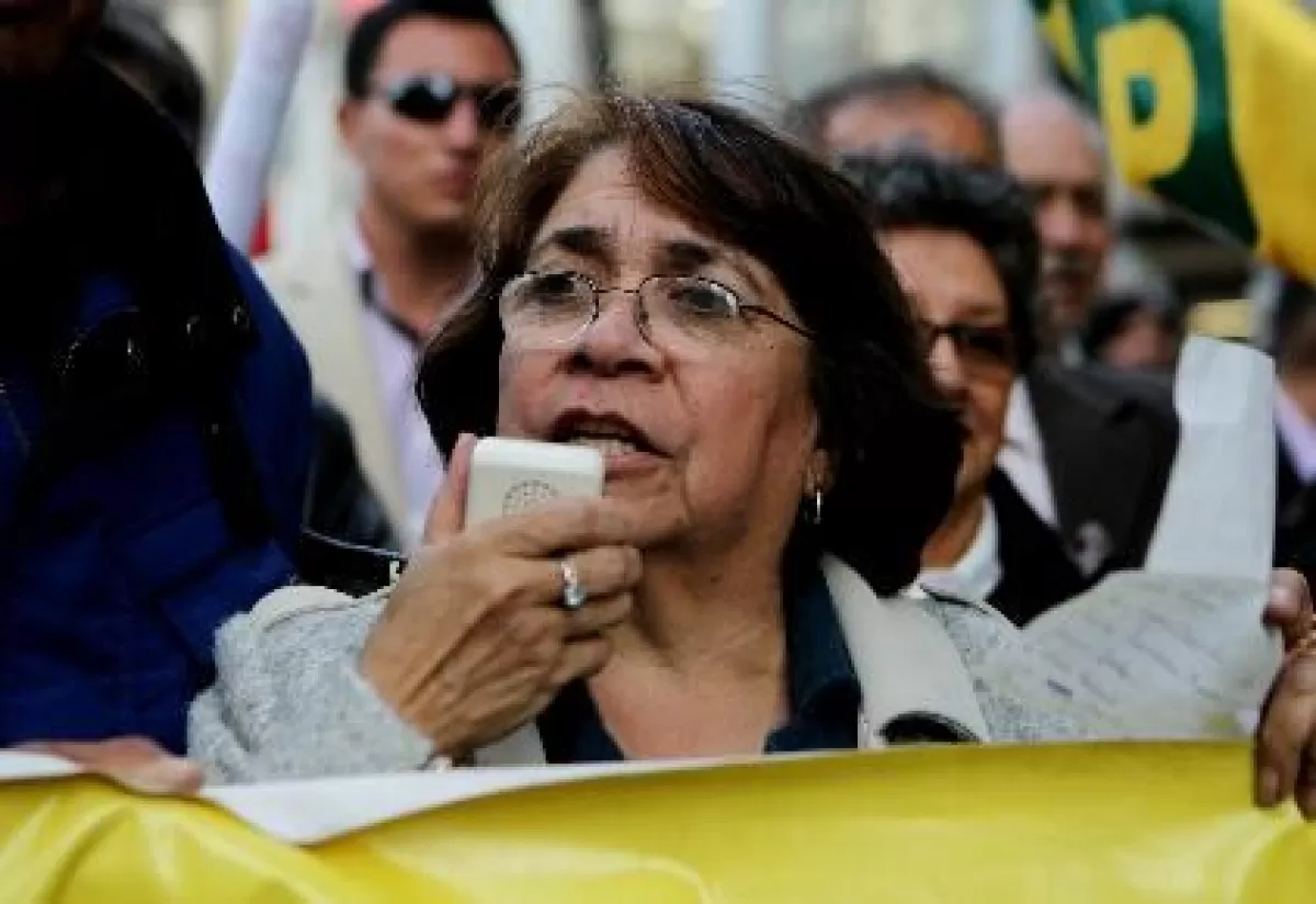 Cuando se desplazaba por la zona rural de departamento de Arauca la candidata presidencial por el partido político Unión Patriótica (UP), Aida Abella, su caravana fue hostigada por hombres desconocidos.
