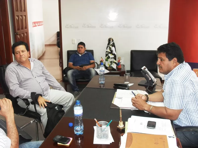 Alonso Lizarazo Forero, directivo de Alianza Petrolera en la reunión que sostuvo con el alcalde de Yopal, Willman Enrique Celemín, para que el equipo profesional del fútbol cololombiano juegue sus encuentros de la Liga Postobón en el estadio Santiago de las Atalayas.