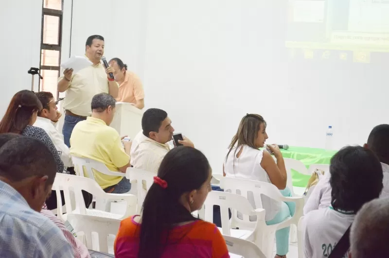 Carlos Bernal Medina encabeza la representación del Gobierno Nacional en los diálogos entre las organzaciones sociales de Arauca que buscan resarcir el daño provocado por las multinacionales que explotan el petróleo en el departamento.