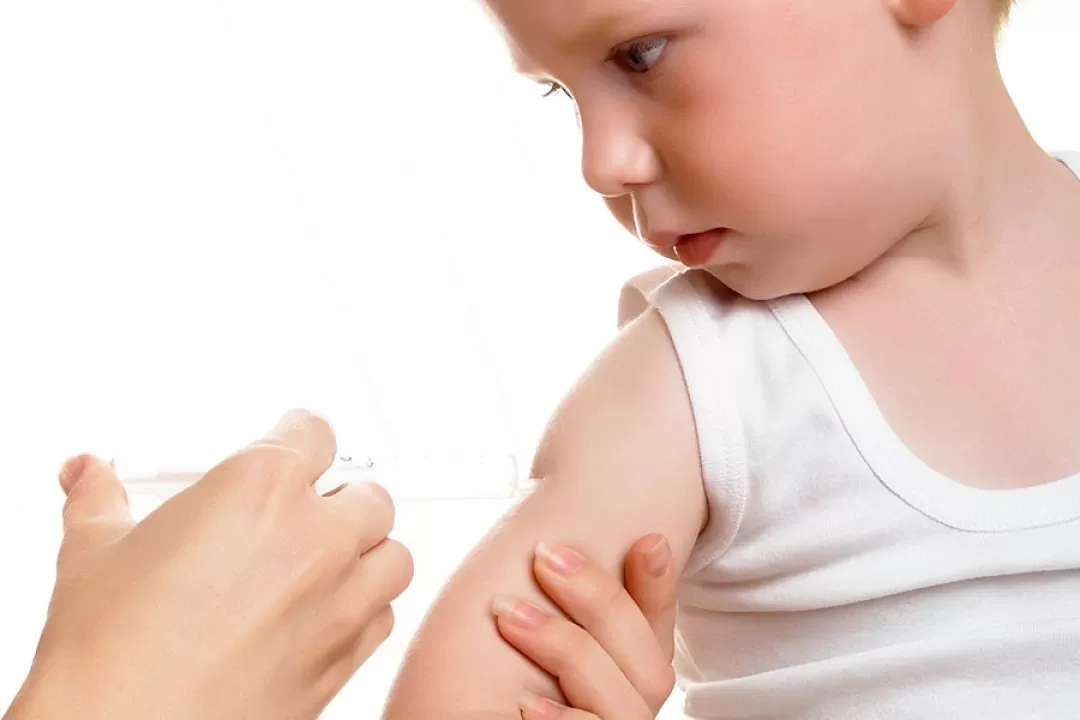 Autoridades de salud invitan a los araucanos a reforzar los esquema de vacunación de los infantes durante la semana de Vacunación de las Américas.