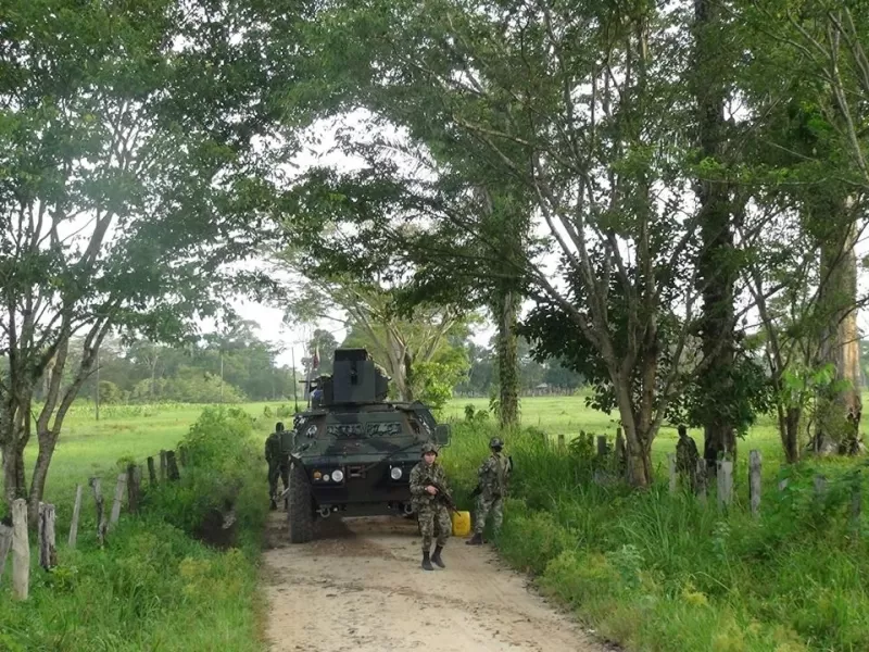 Cerca al centro poblado de floramarillo, en el municipio de Tame, la guerrilla de las farc con una vivienda acondicionada con explosivos atacó al Ejército Nacional, con un saldo de 13 militares muertos.