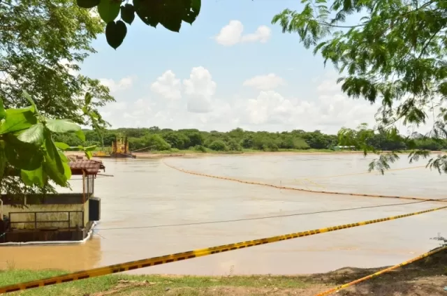 A pesar de la restablecimiento del servicio de agua potable en el municipio de Arauca, se mantiene barrera de protección en la bocatoma del acueducto.