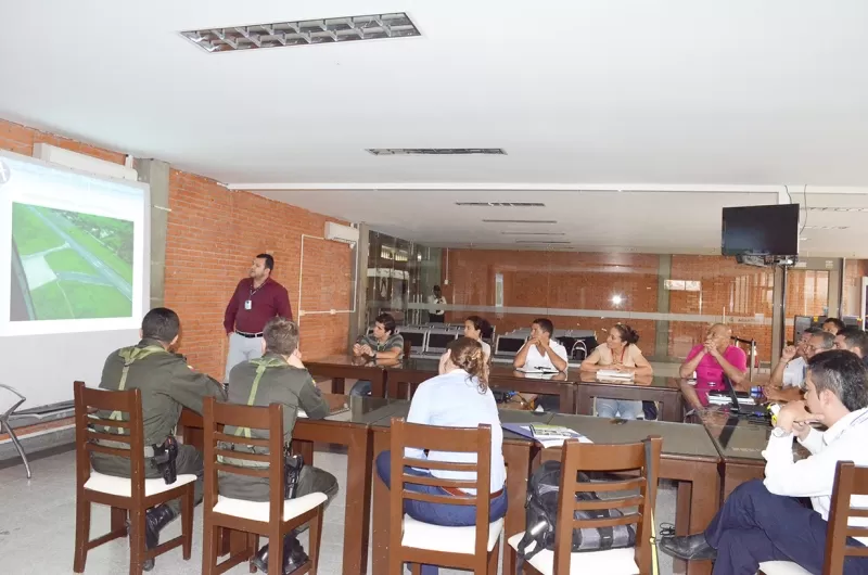 En el comité regional de peligro aviario realizado en el aeropuerto Santiago Pérez las distintas entidades participantes asumieron compromisos para evitar los riesgo que genera la presencia de aves en el área de influencia del aeropuerto.