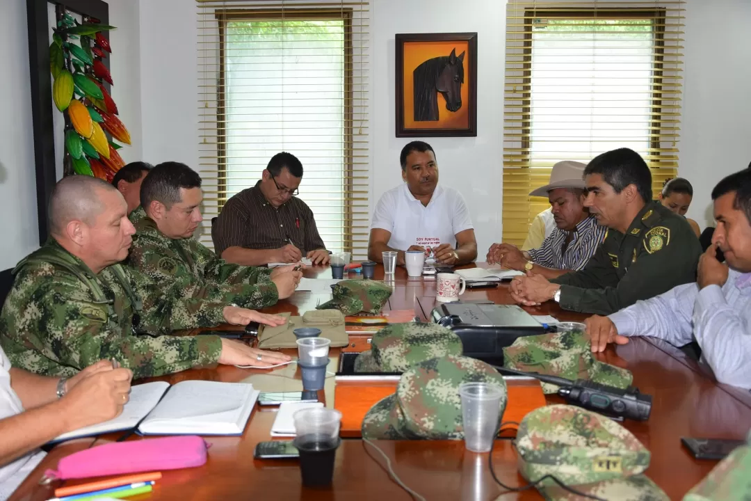 En consejo de seguridad realizado en el despacho del gobernador de Arauca, las autoridades determinaron ofrecer 30 millones de pesos de recompensa por información que permita la captura de responsables de atentados ocurridos en el departamento de Arauca.
